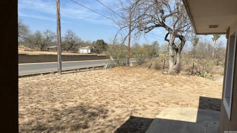 1305 N 1st Carrizo Springs TX 78834
