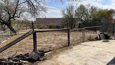 1305 N 1st Carrizo Springs TX 78834