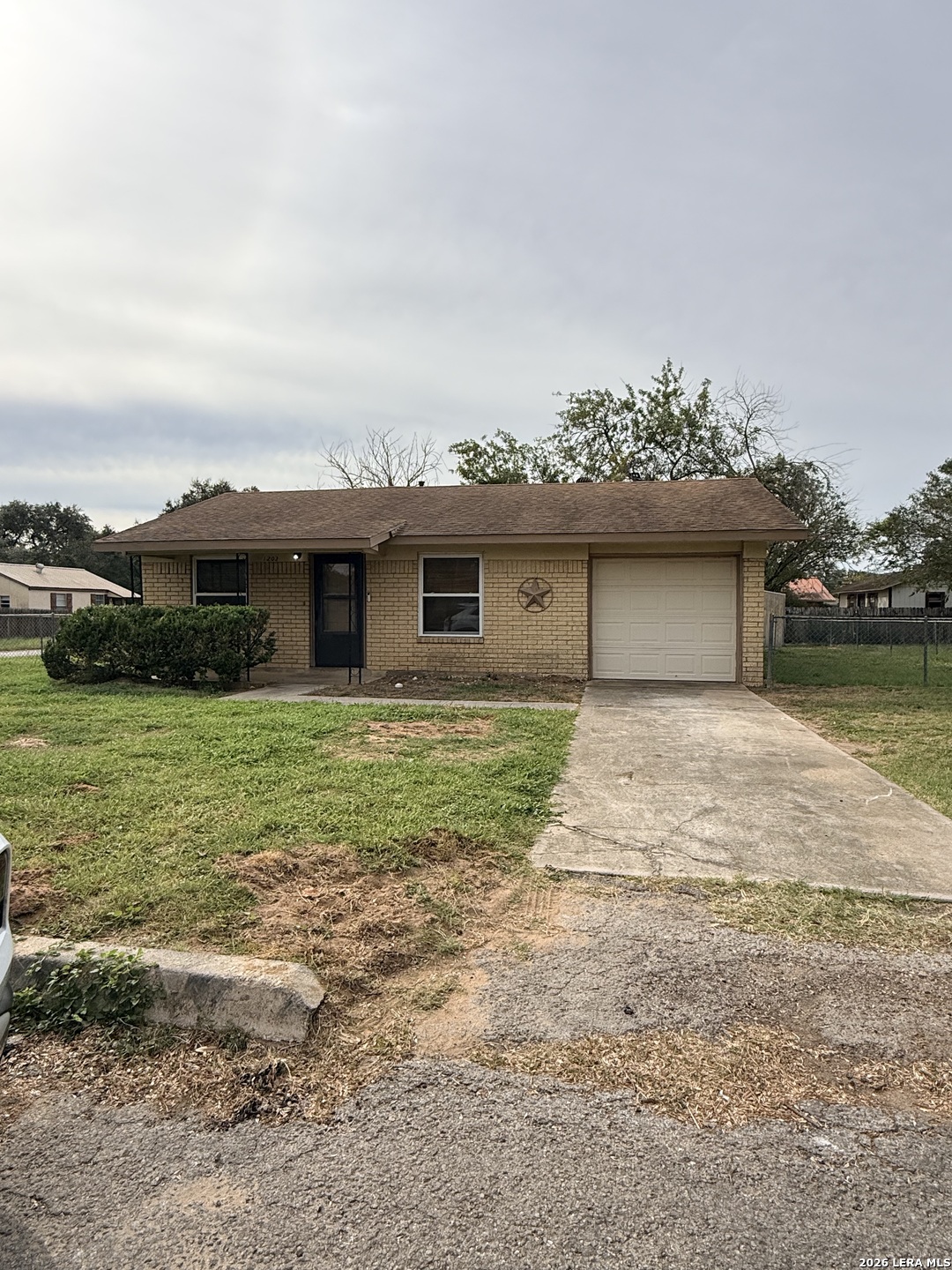 1203 Vivian Street Pleasanton TX 78064
