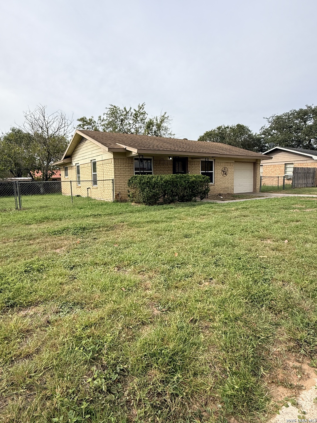 1203 Vivian Street Pleasanton TX 78064