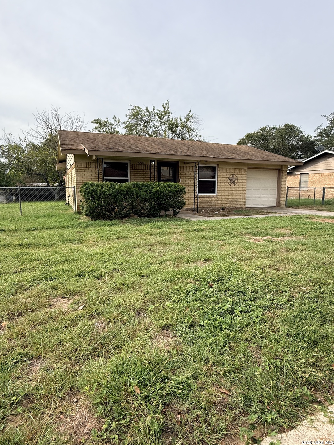 1203 Vivian Street Pleasanton TX 78064
