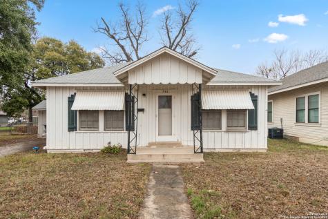 752 N High Street Uvalde TX 78801