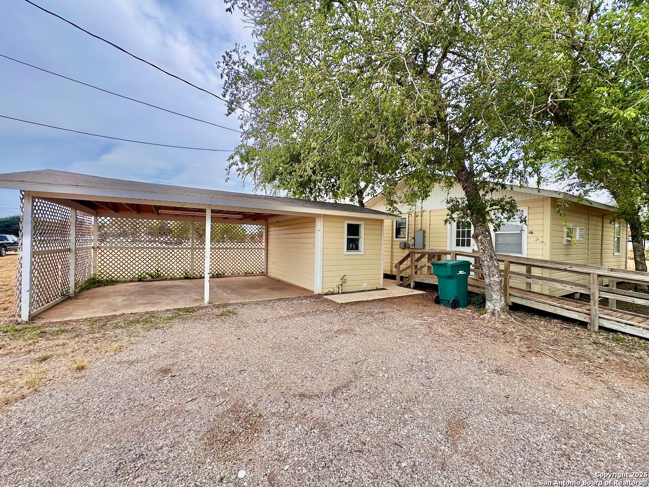 201 Zanderson Avenue Jourdanton TX 78026