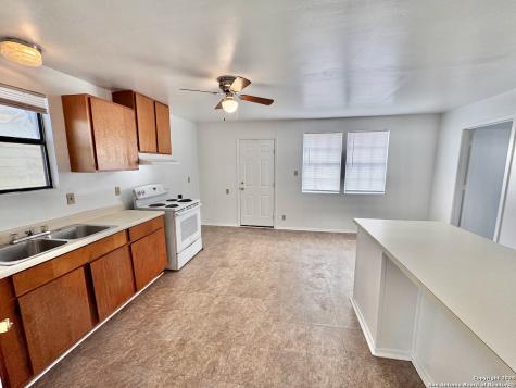201 Zanderson Avenue Jourdanton TX 78026