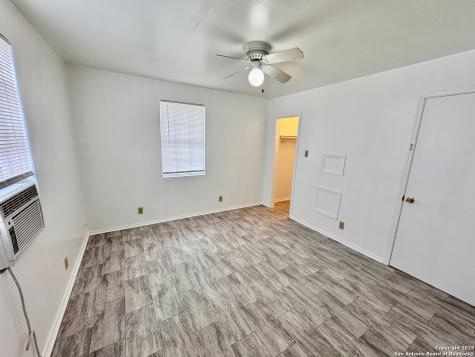 201 Zanderson Avenue Jourdanton TX 78026