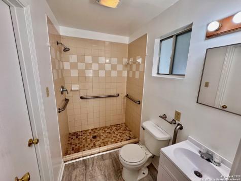 201 Zanderson Avenue Jourdanton TX 78026
