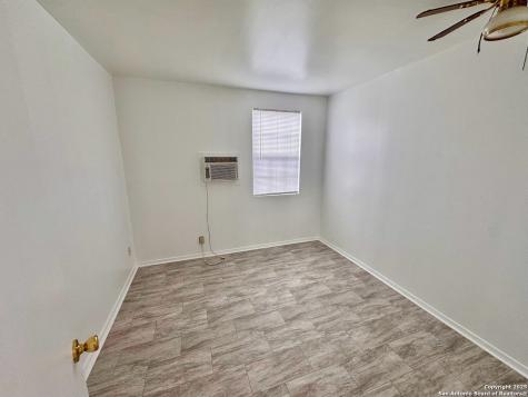 201 Zanderson Avenue Jourdanton TX 78026