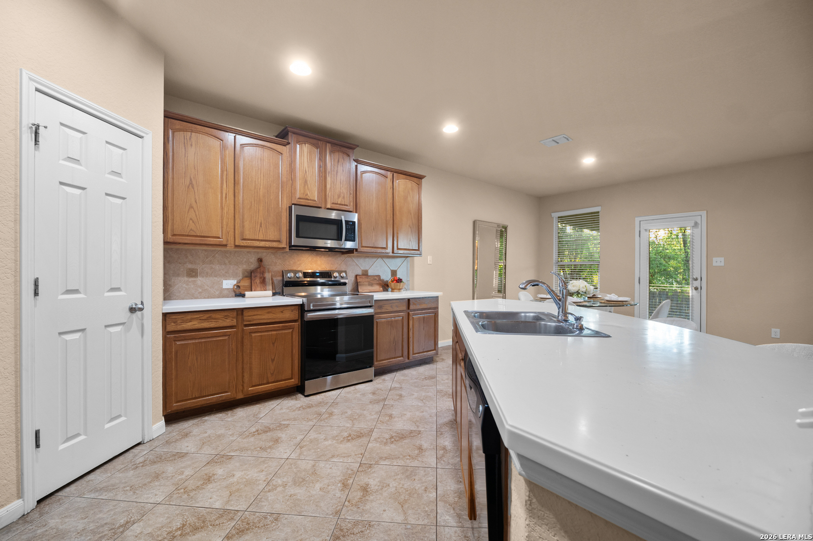 1008 Magellan Windcrest TX 78239