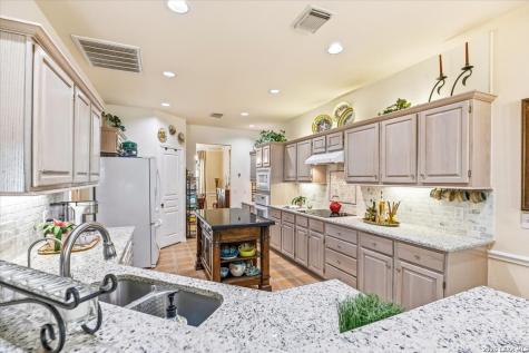 17202 Blanco Oaks San Antonio TX 78248