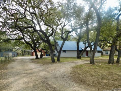 30 Crestline Drive Pleasanton TX 78064