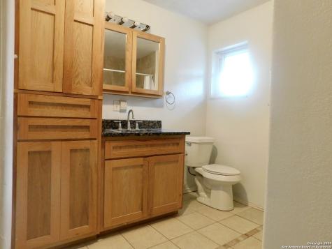 30 Crestline Drive Pleasanton TX 78064