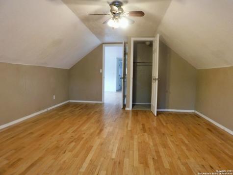 30 Crestline Drive Pleasanton TX 78064