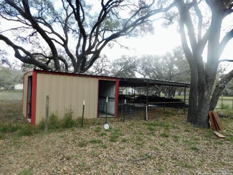 30 Crestline Drive Pleasanton TX 78064