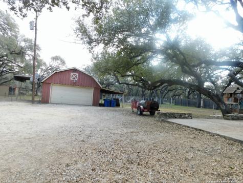 30 Crestline Drive Pleasanton TX 78064