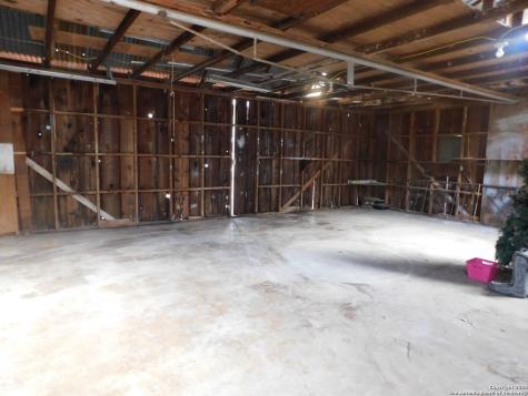 30 Crestline Drive Pleasanton TX 78064