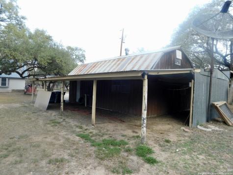 30 Crestline Drive Pleasanton TX 78064
