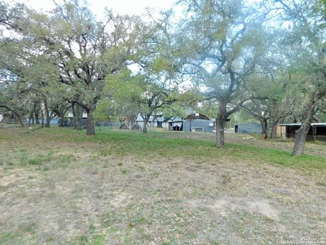 30 Crestline Drive Pleasanton TX 78064