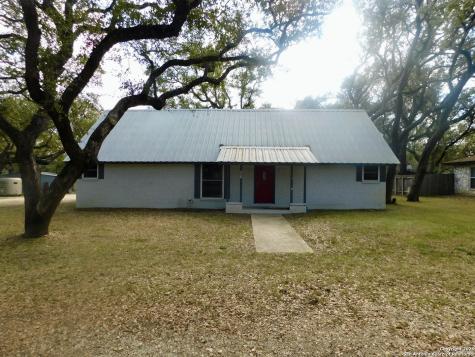 30 Crestline Drive Pleasanton TX 78064
