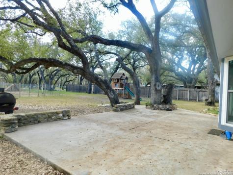 30 Crestline Drive Pleasanton TX 78064