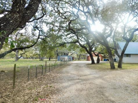 30 Crestline Drive Pleasanton TX 78064