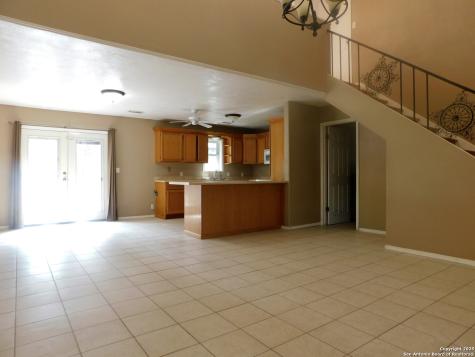 30 Crestline Drive Pleasanton TX 78064