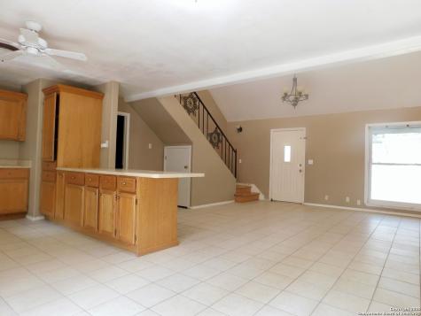 30 Crestline Drive Pleasanton TX 78064