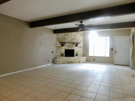 30 Crestline Drive Pleasanton TX 78064