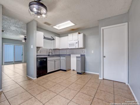 7727 Chatsworth San Antonio TX 78250