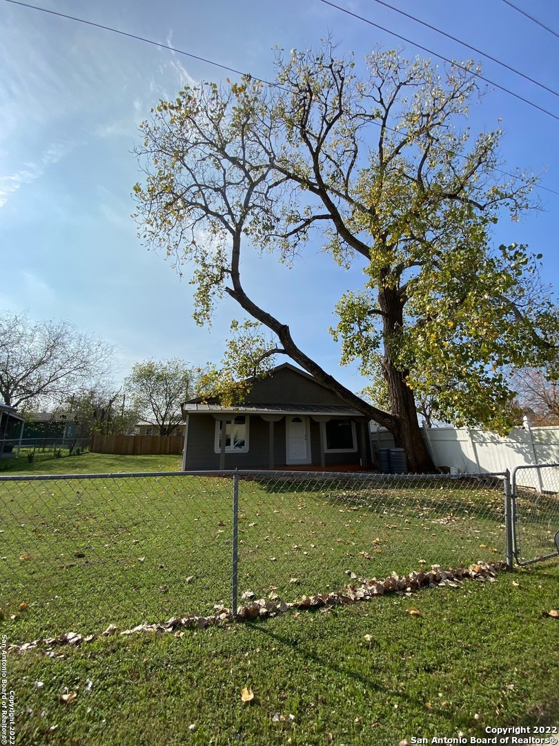 101 S 3rd Street Stockdale TX 78160