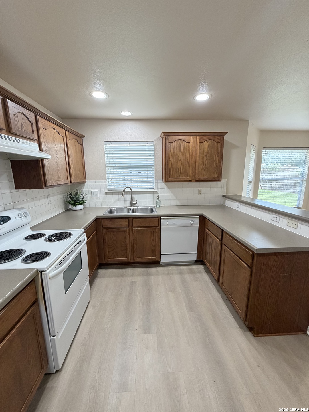 6411 Castle San Antonio TX 78218
