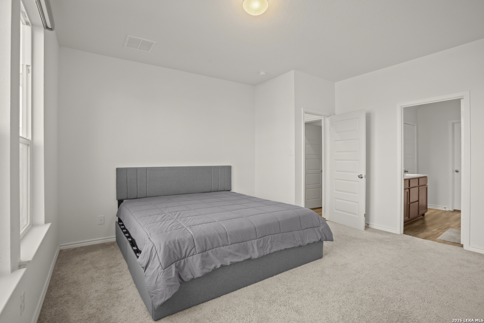 5015 Galvan Manor Converse TX 78109