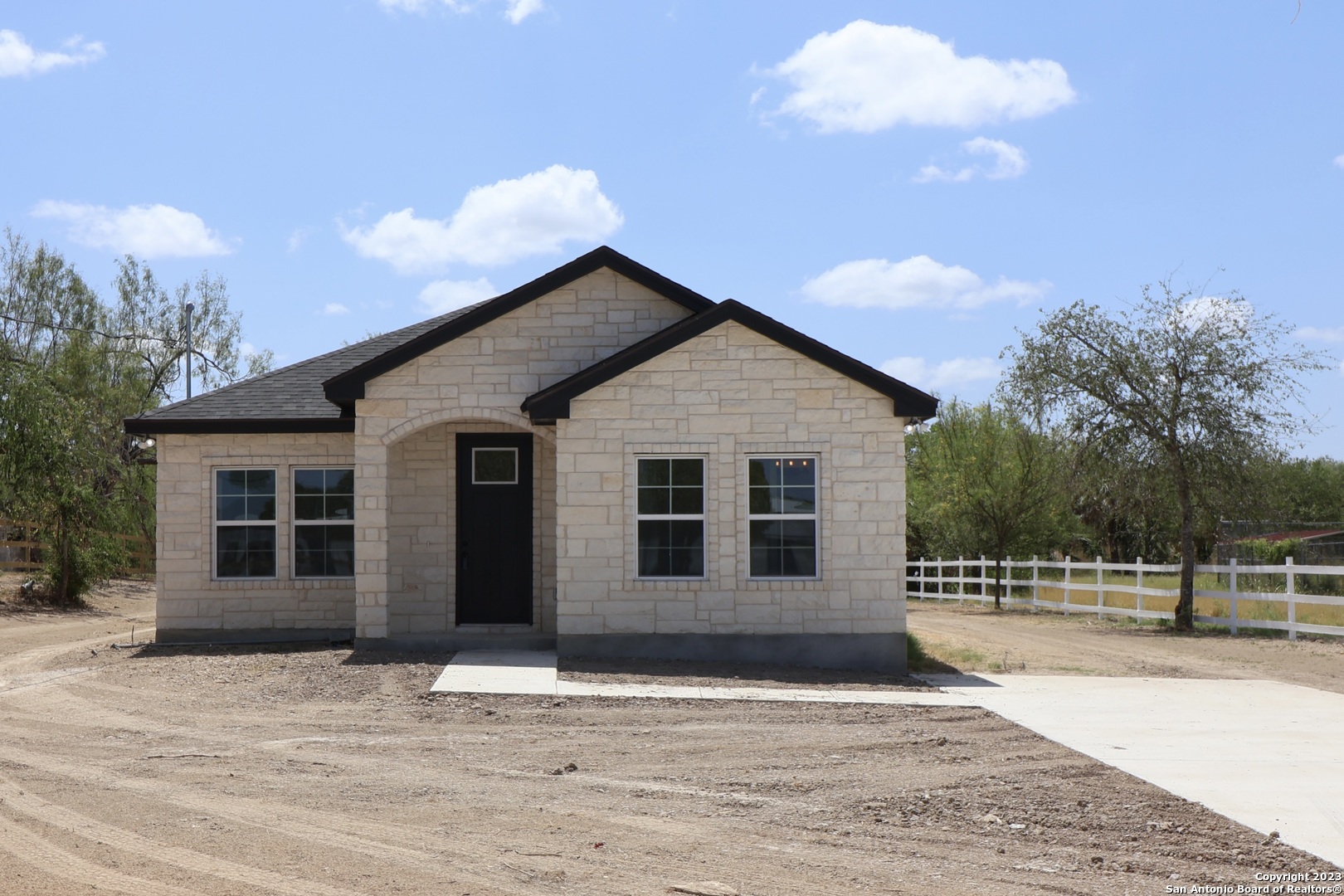 2276 State Highway 132 N Natalia TX 78059
