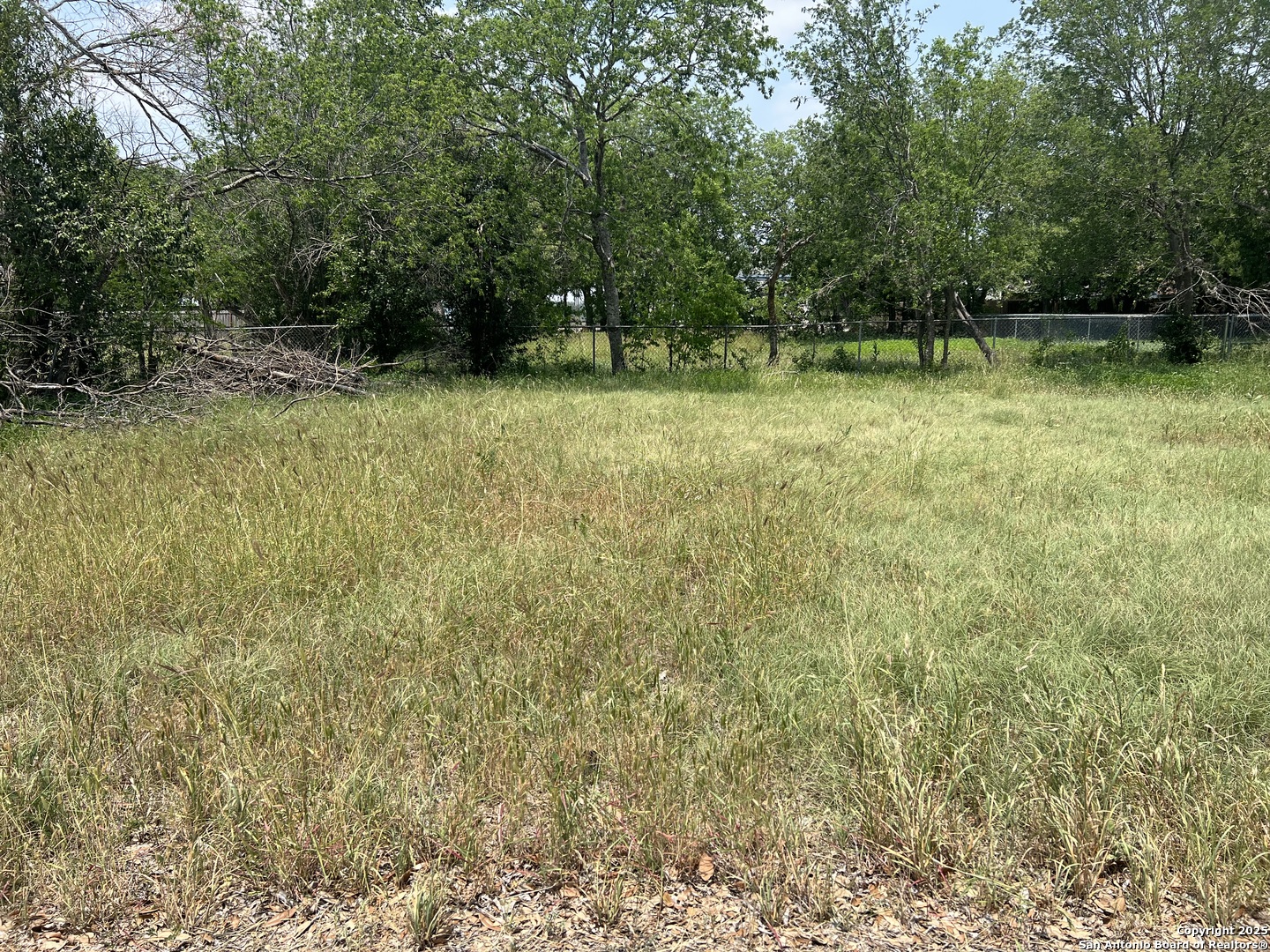 217 Avenue B Converse TX 78109