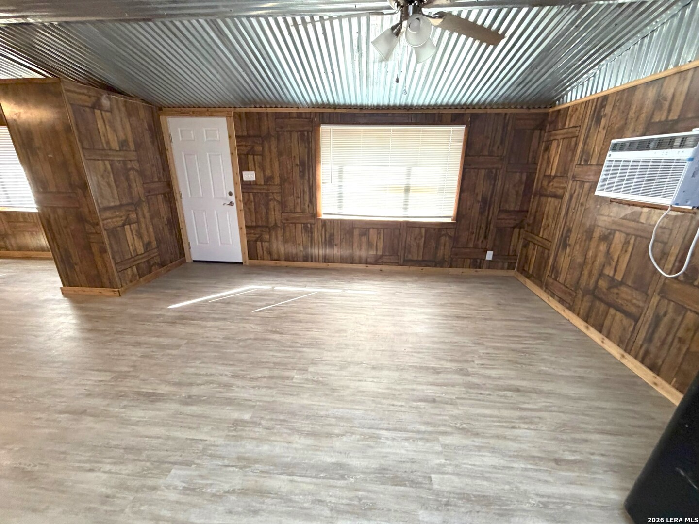 140 Romian Way "2 Cabins" Lakehills TX 78063