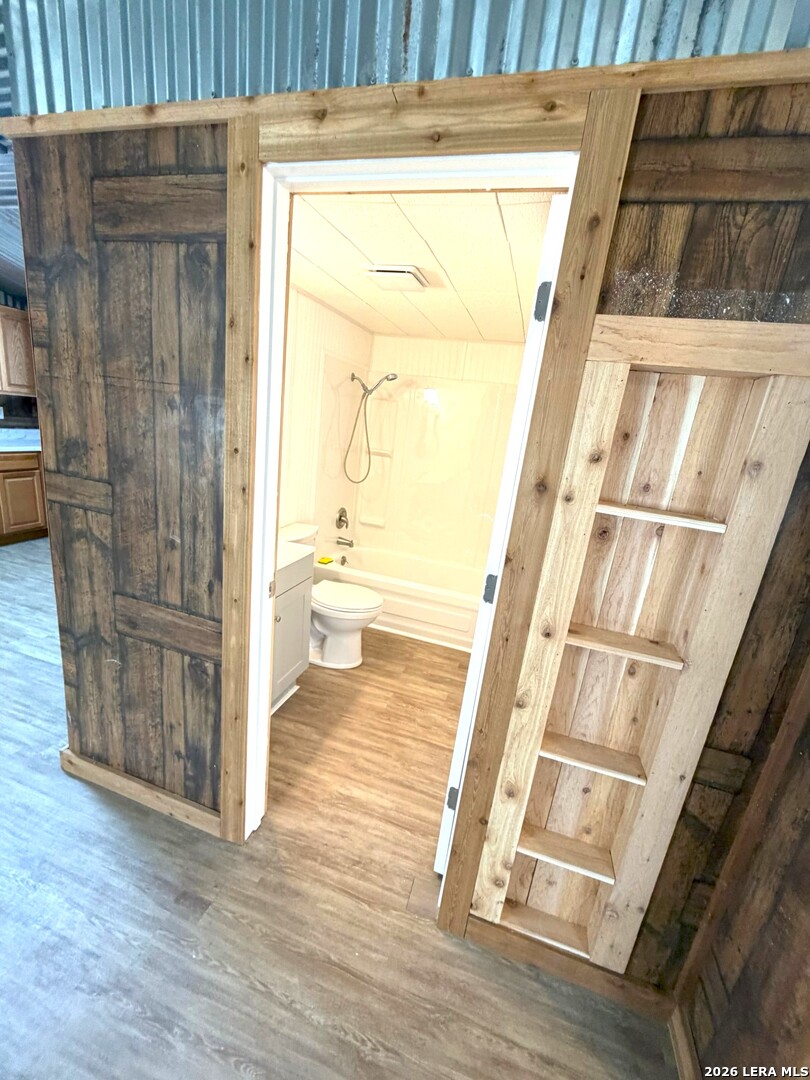 140 Romian Way "2 Cabins" Lakehills TX 78063