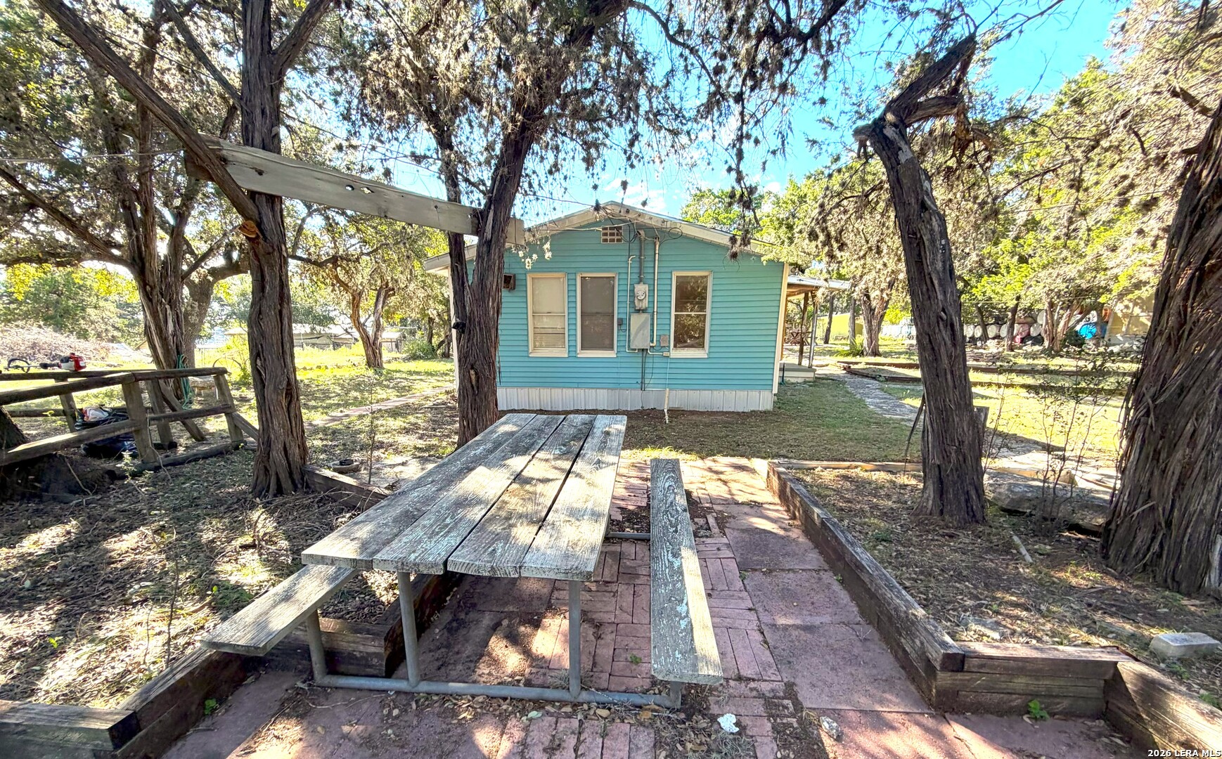 140 Romian Way "2 Cabins" Lakehills TX 78063