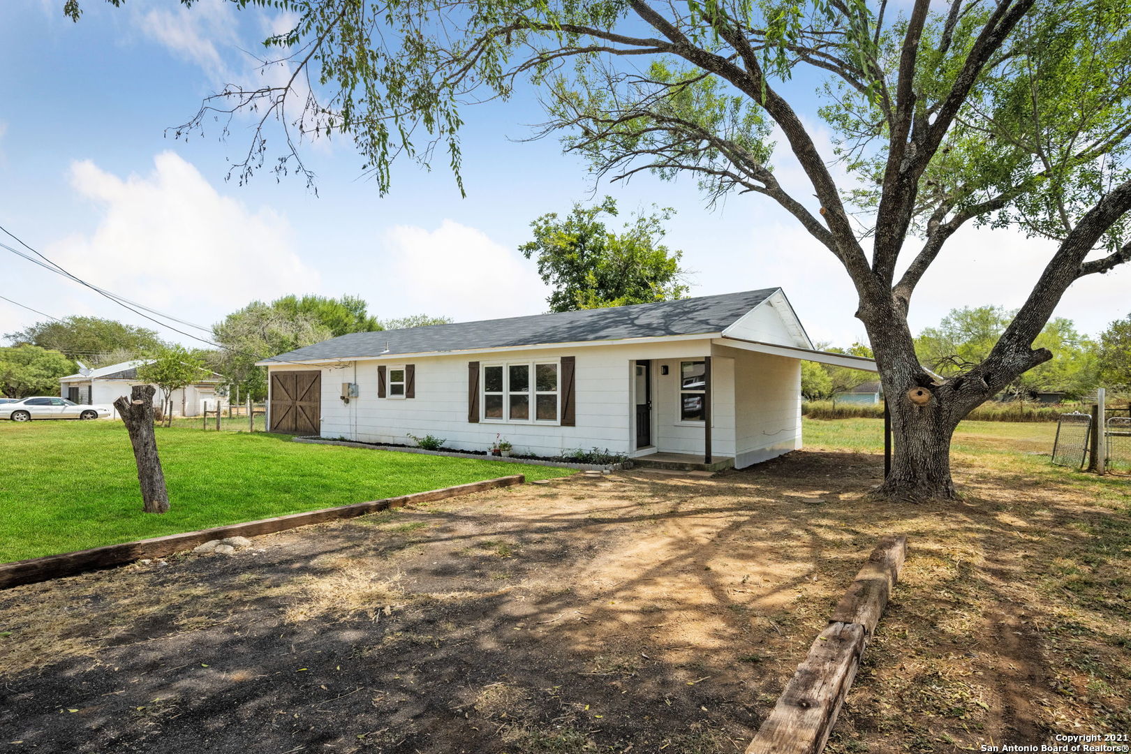 714 Orange Street Jourdanton TX 78026