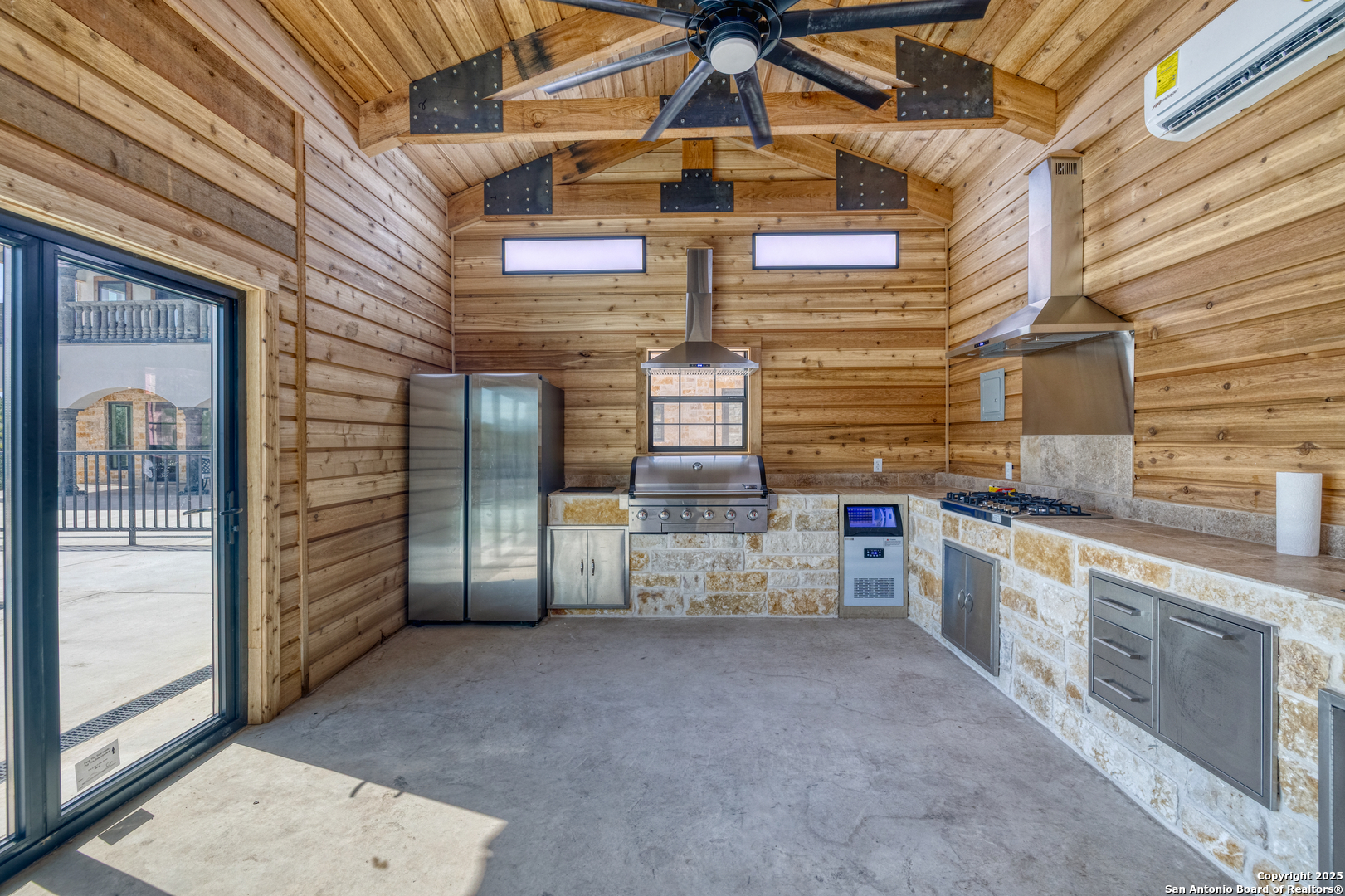 1747 Mountain Valley Concan TX 78838