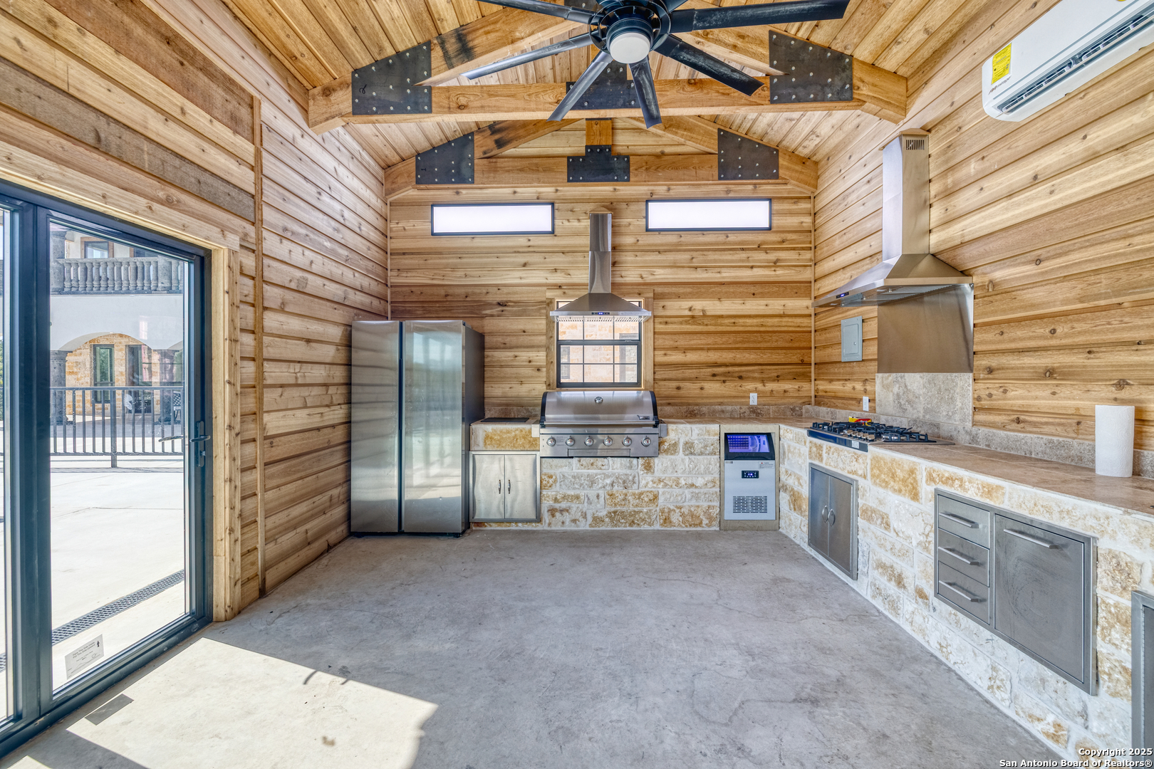1747 Mountain Valley Concan TX 78838