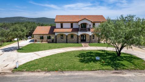 1747 Mountain Valley Concan TX 78838