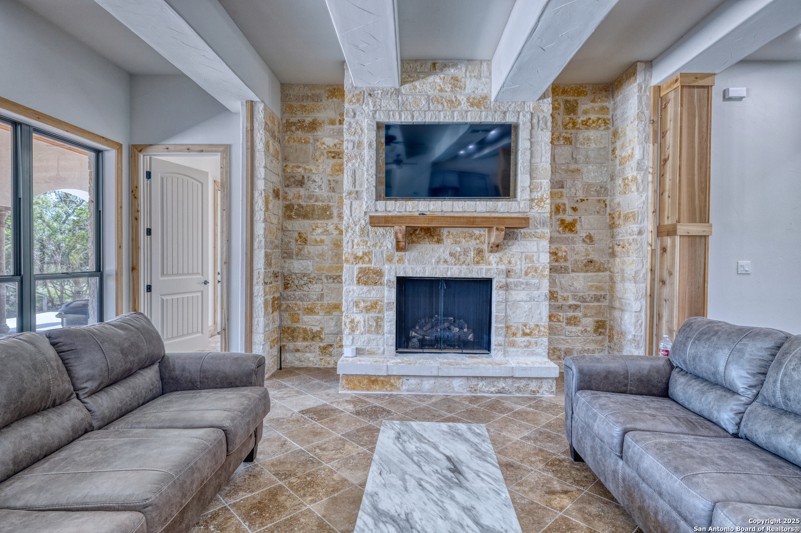1747 Mountain Valley Concan TX 78838