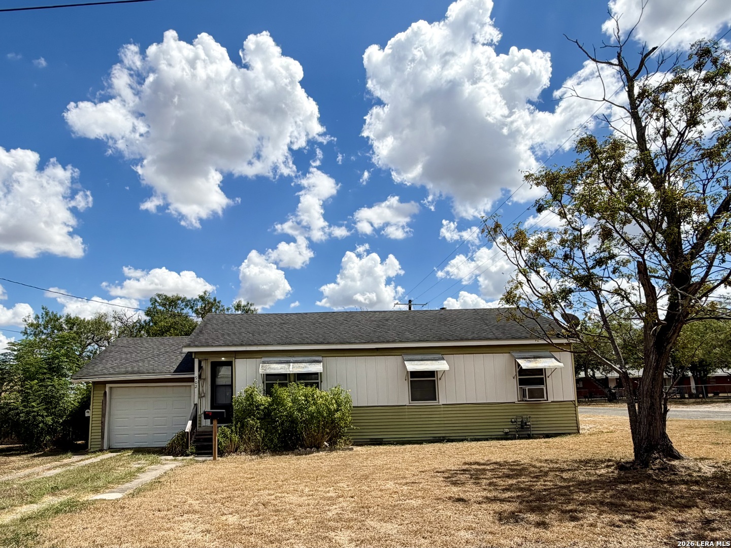 902 N Bond Karnes City TX 78118