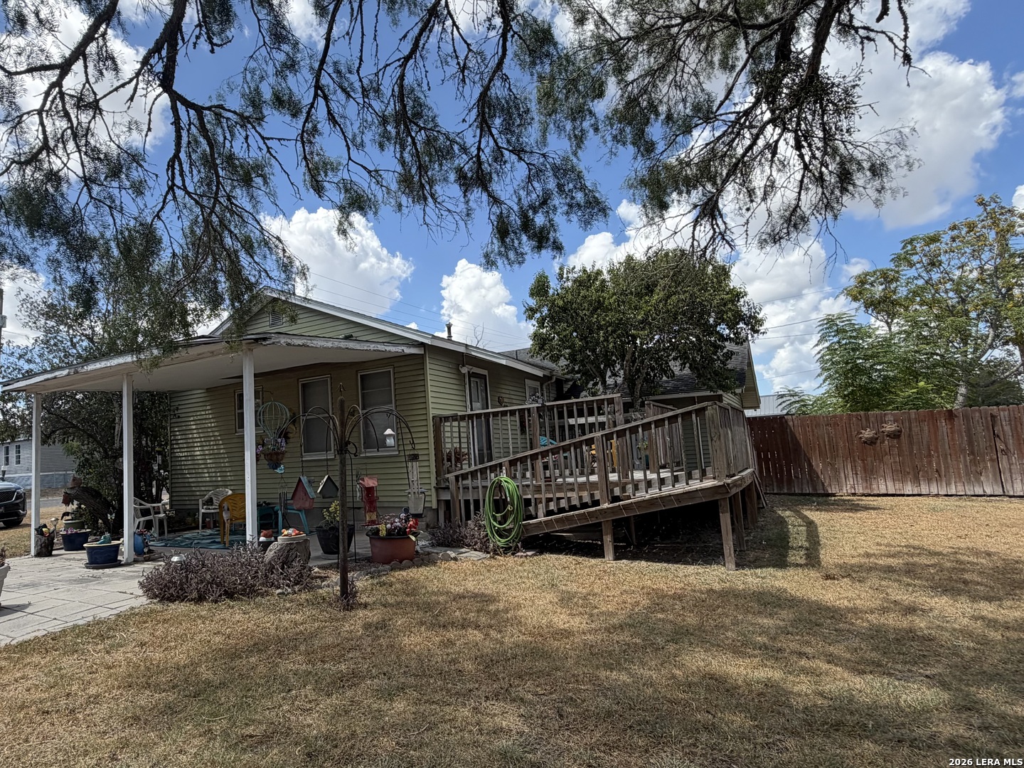 902 N Bond Karnes City TX 78118