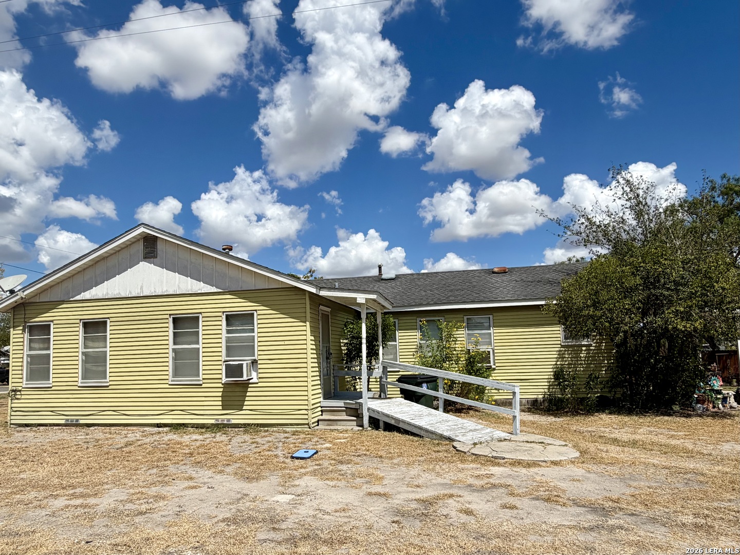 902 N Bond Karnes City TX 78118