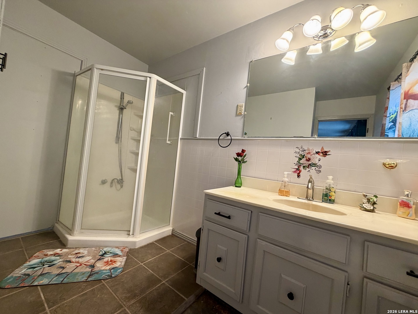 902 N Bond Karnes City TX 78118
