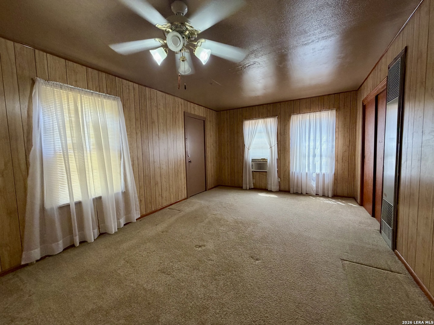 902 N Bond Karnes City TX 78118