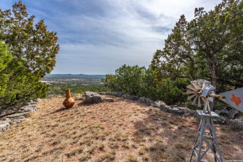 285 Timberhill Pipe Creek TX 78063