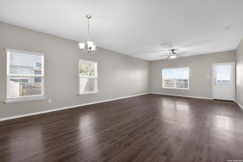7107 Capricorn Way Converse TX 78109