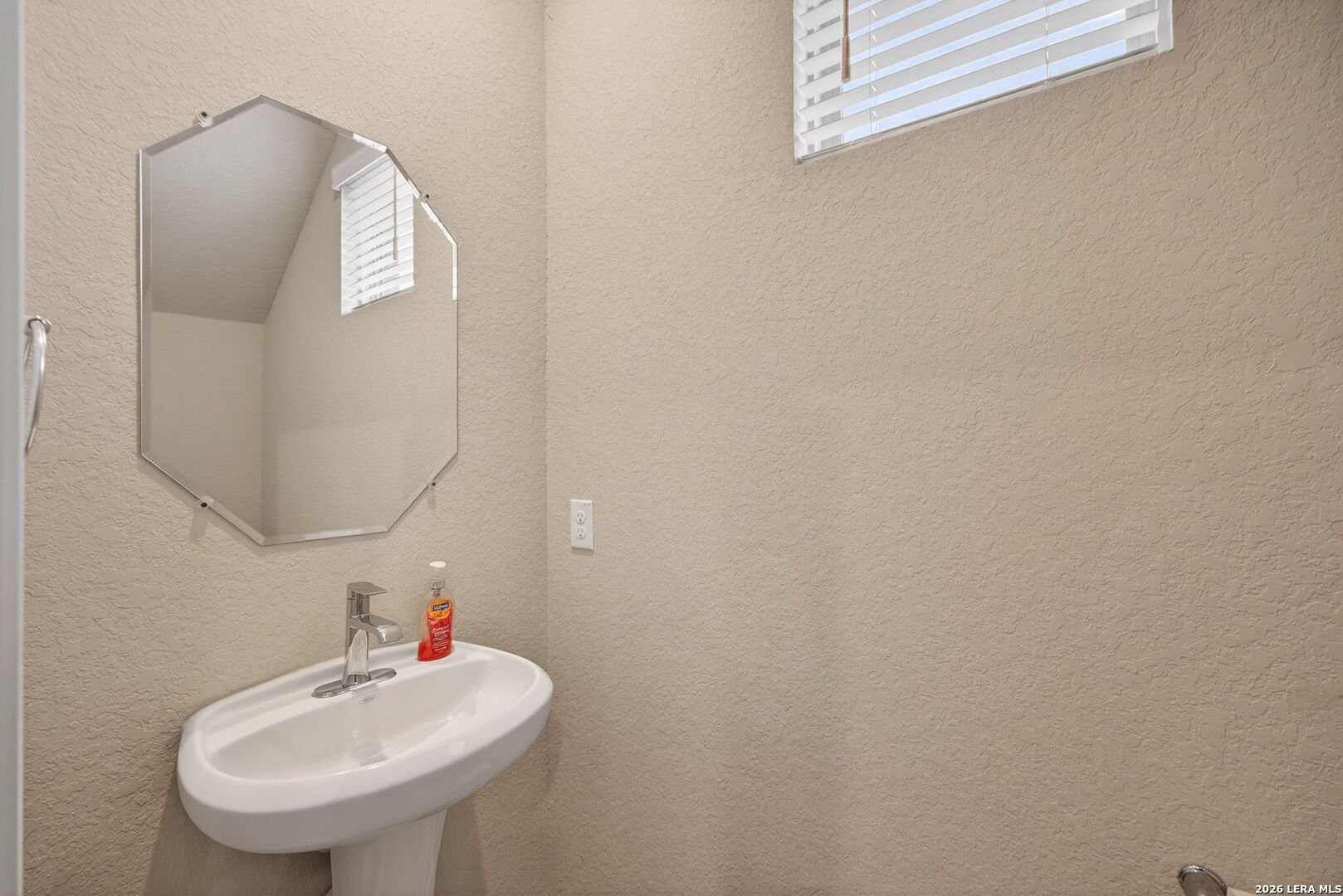 2639 Barkey San Antonio TX 78245