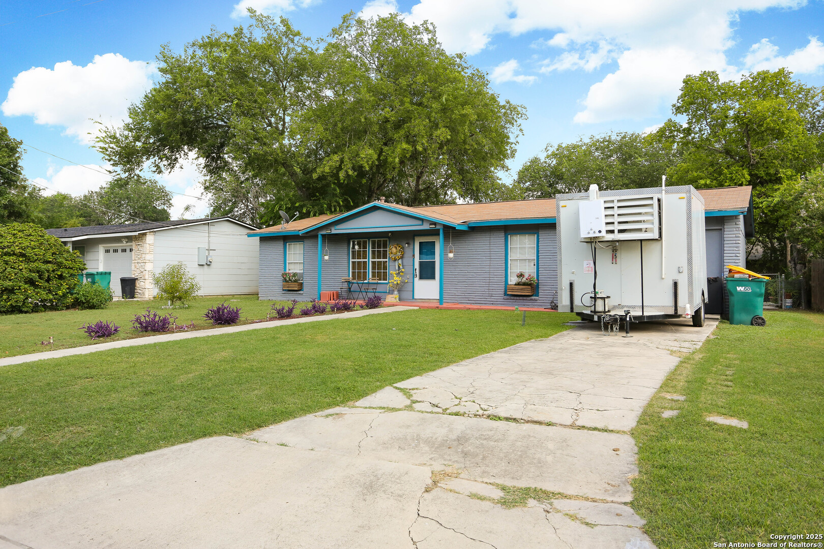 246 Flintstone Lane Universal City TX 78148